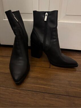 Steve Madden Black Pointed Leather Ankle Boots with Side Zip